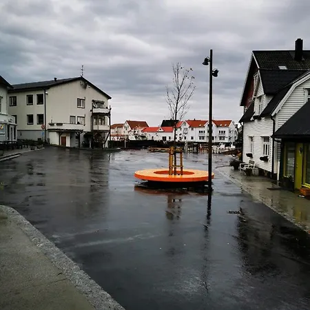 Henningsvaer Guesthouse 3* Henningsvær