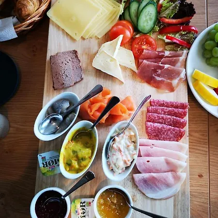 Henningsvaer Guesthouse 3* ヘニングスヴァール