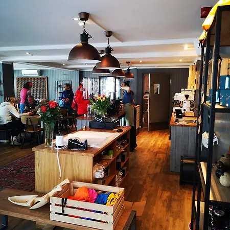 Hotell Henningsvaer Guesthouse 3*