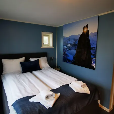 Hotel Henningsvaer Guesthouse 3*