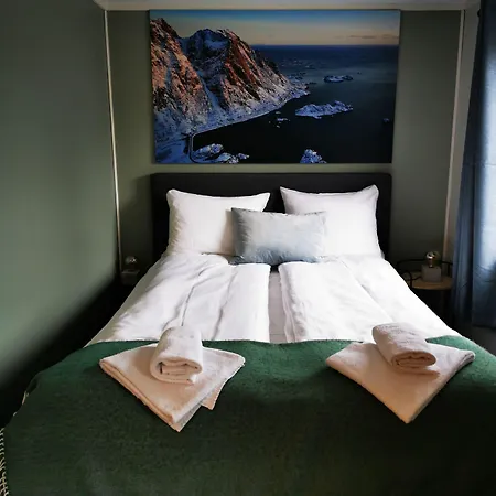 Henningsvaer Guesthouse ホテル