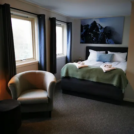 Hotel Henningsvaer Guesthouse 3*