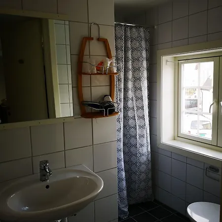 Henningsvaer Guesthouse 3* 亨宁斯韦尔