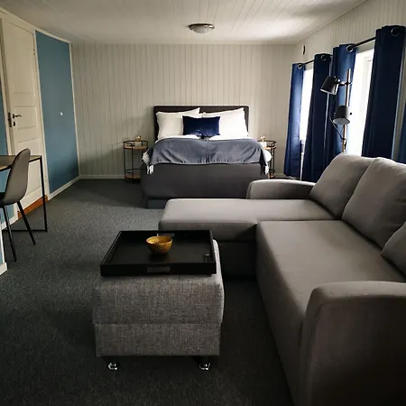 Henningsvaer Guesthouse Hotel 3*
