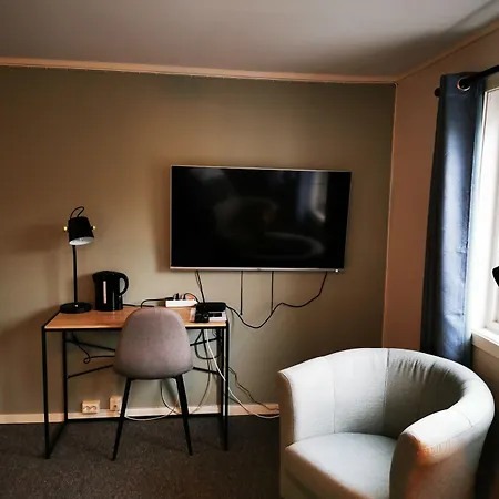 Henningsvaer Guesthouse Hotell 3*