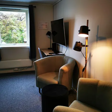 Henningsvaer Guesthouse Hotell 3*