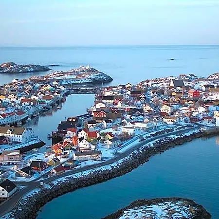 Henningsvaer Guesthouse ホテル 3*