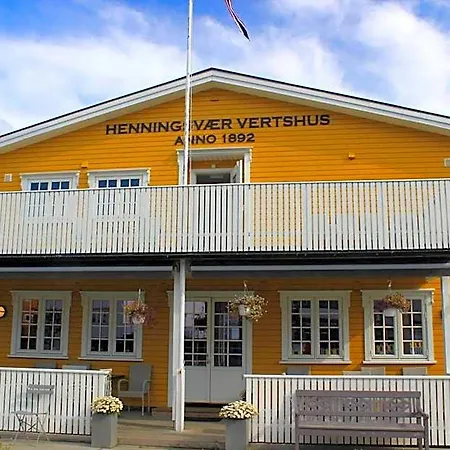Henningsvaer Guesthouse ホテル