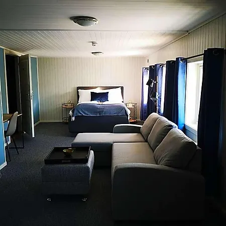 Henningsvaer Guesthouse ホテル 3*