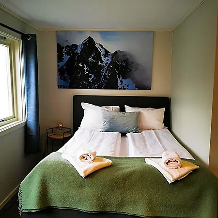Henningsvaer Guesthouse ホテル