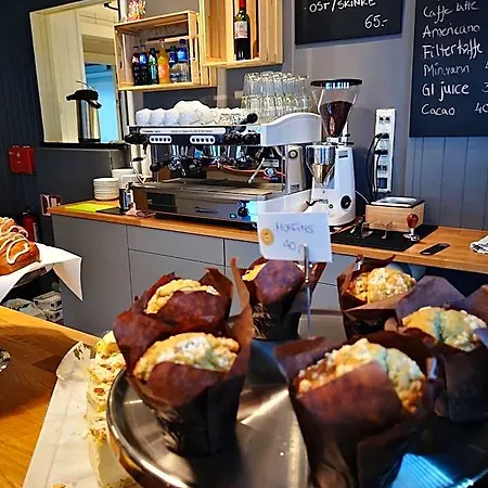 ホテル Henningsvaer Guesthouse ヘニングスヴァール
