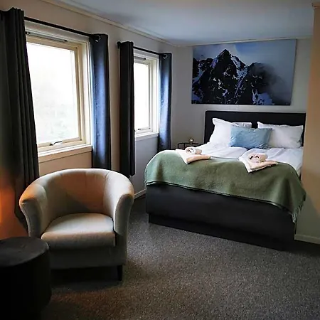 ホテル Henningsvaer Guesthouse ヘニングスヴァール