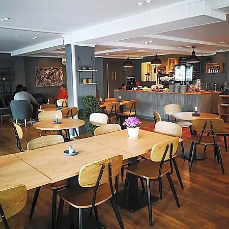 ホテル Henningsvaer Guesthouse 3*