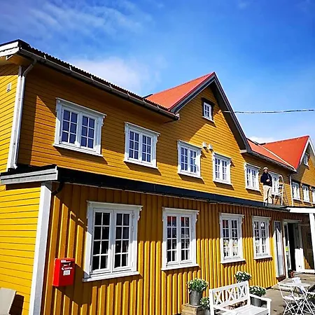 ホテル Henningsvaer Guesthouse