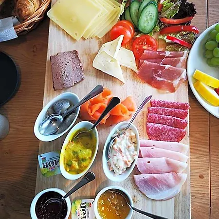 Henningsvaer Guesthouse