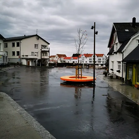 Henningsvaer Guesthouse 3*