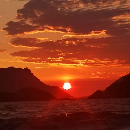Hotel Henningsvaer Guesthouse