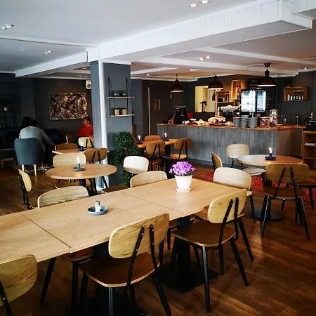 Henningsvaer Guesthouse 3*