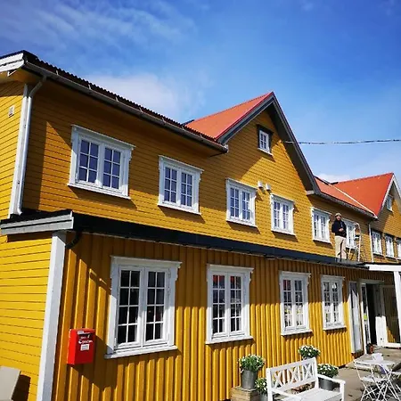 Henningsvaer Guesthouse
