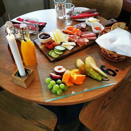 Hotel Henningsvær Guesthouse