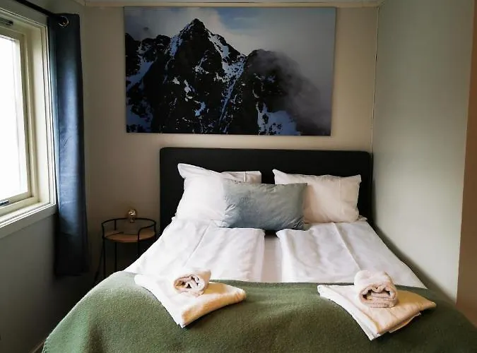 Henningsvaer Guesthouse فندق