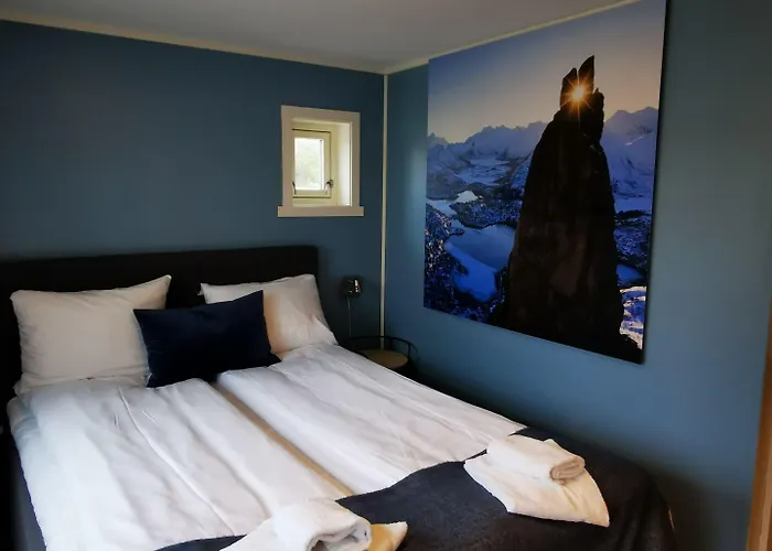 Hotell Henningsvær Guesthouse 3*