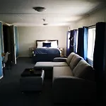 Henningsvaer Guesthouse 亨宁斯韦尔