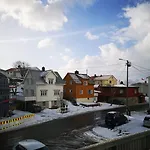 Henningsvaer Guesthouse 3* 亨宁斯韦尔