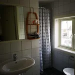 Henningsvaer Guesthouse 3* 亨宁斯韦尔
