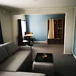 Henningsvaer Guesthouse 3* 亨宁斯韦尔