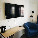 Henningsvaer Guesthouse 3* 亨宁斯韦尔
