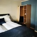 Henningsvaer Guesthouse 3* 亨宁斯韦尔
